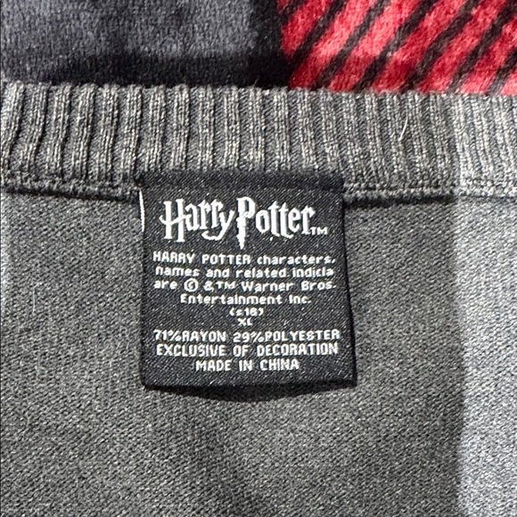 Warner Bros. Gray and Red Harry Potter Cardigan - Picture 2 of 4